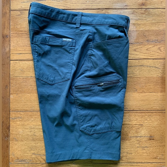 Eddie Bauer Men’s Navy Shorts - Picture 2 of 6